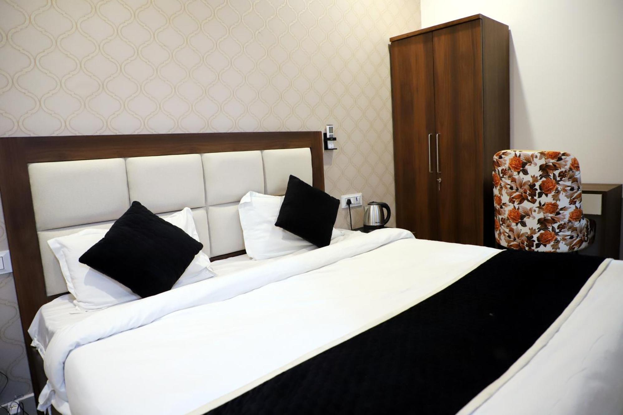 Royal Park Inn グレーター・ノイダ エクステリア 写真